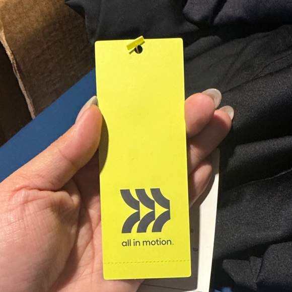 Size M All In Motion Women’s Black Pocketed Biker Shorts 6”inseam - Picture 3 of 9